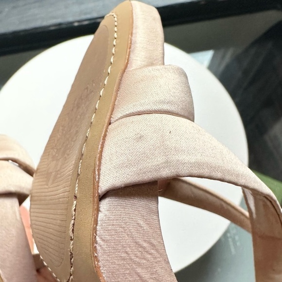 🌸VINCE CAMUTO🌸 Imagine-Devin Sandals size: 8 - Picture 9 of 16